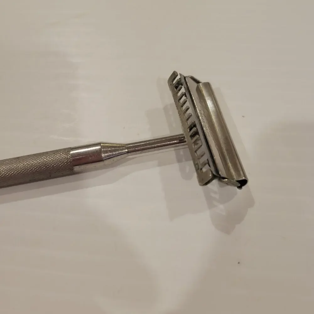 Vintage Enders Safety Razor Silver Tone with 2 blade.